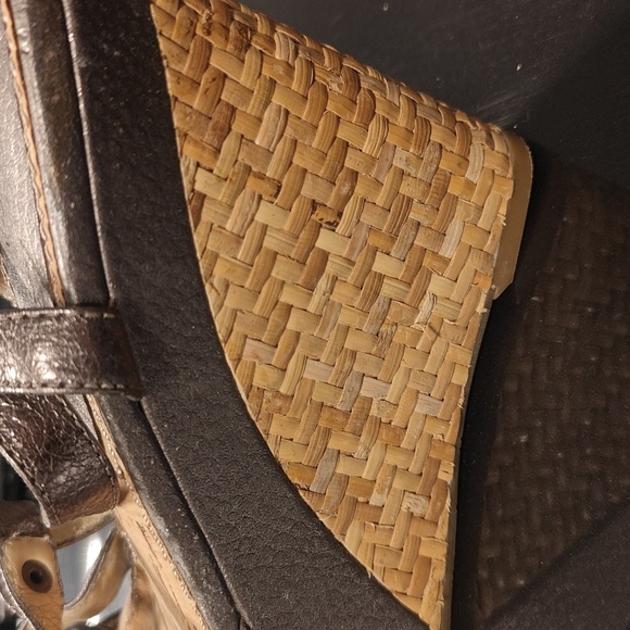 Marc Fisher metallic pewter wedge sandal 7.5 - Picture 5 of 5